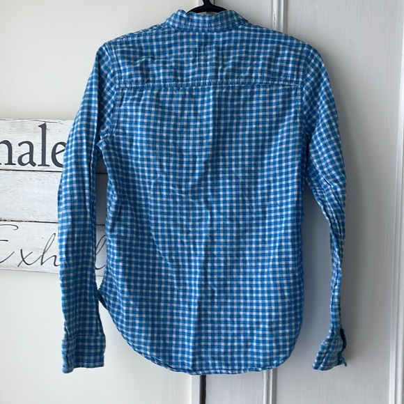 Women’s Hollister plaid button down - Picture 3 of 5
